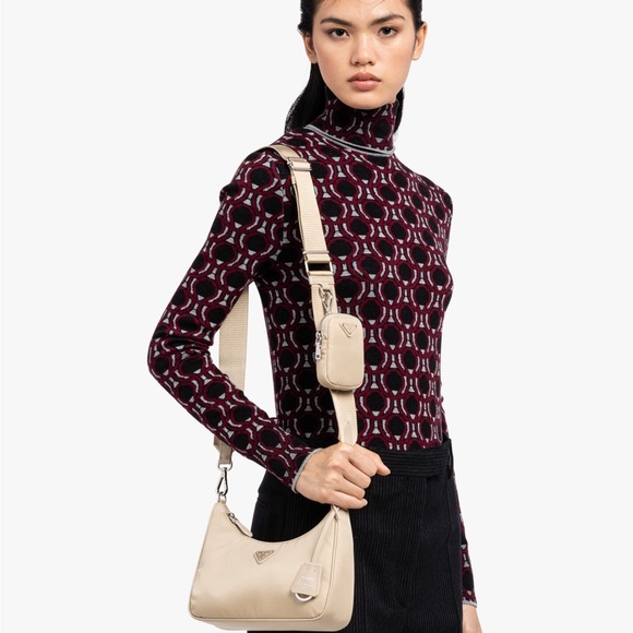 Authentic Prada Re-Edition 2005 Nylon Bag in Beige in Excellent Condition!!! - Picture 7 of 16